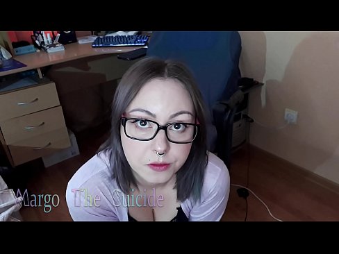 ❤️ Seksi djevojka s naočalama duboko siše dildo na kameri Porno kod nas