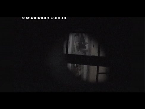 ❤️ Plavušu tajno snima voajer iz susjedstva skriven iza šupljih cigli Porno kod nas