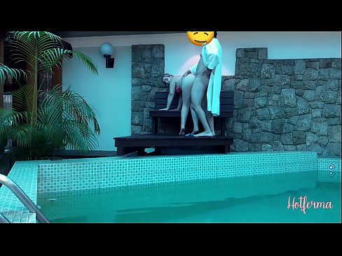 ❤️ Šef poziva sobaricu na bazen, ali nije mogao odoljeti vrućini Porno kod nas